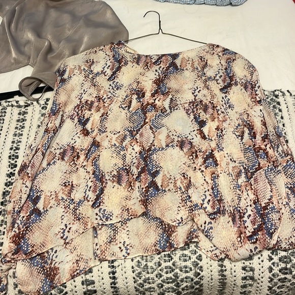 Karlie top - Picture 2 of 3